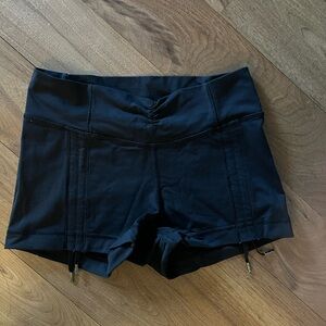 Lululemon High-Rise 2” Booty Short - Size 4